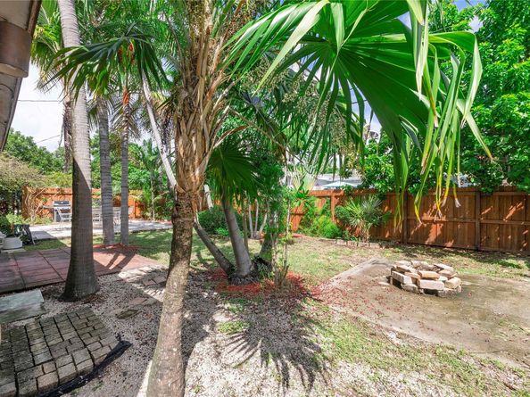 221 NE 57th St, Oakland Park FL 33334