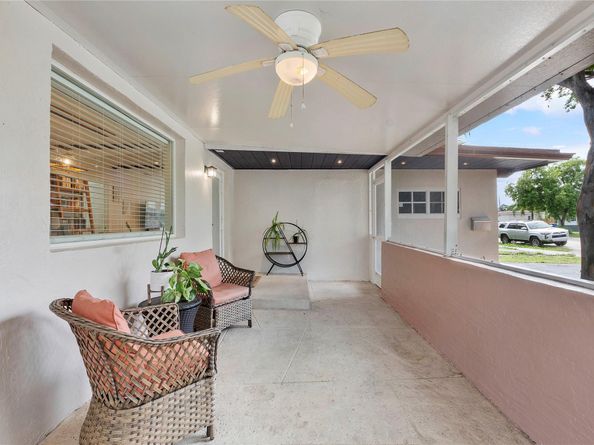 221 NE 57th St, Oakland Park FL 33334
