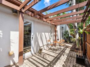 221 NE 57th St, Oakland Park FL 33334