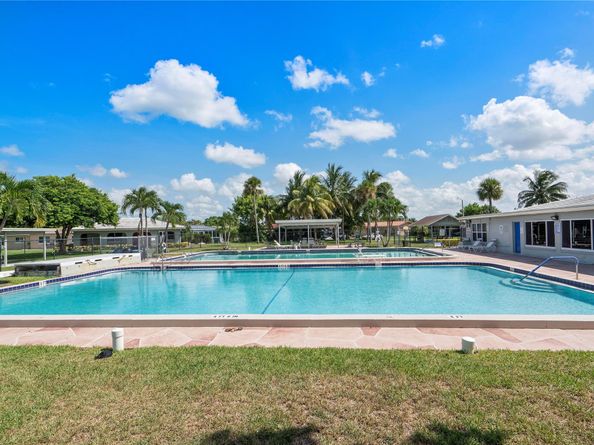 6202 NW 70th Ave, Tamarac FL 33321
