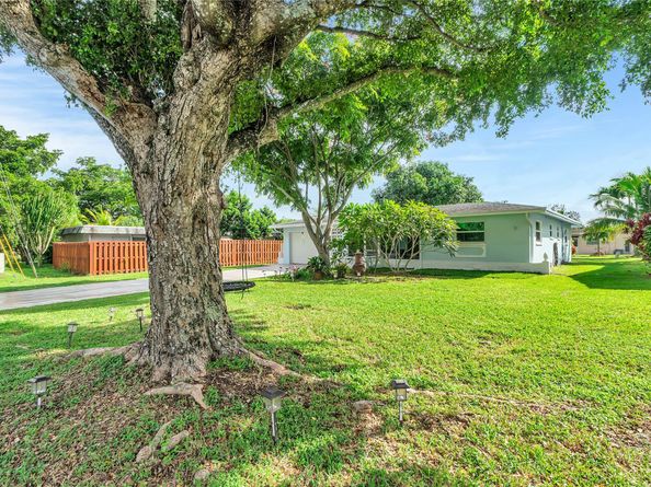 6202 NW 70th Ave, Tamarac FL 33321
