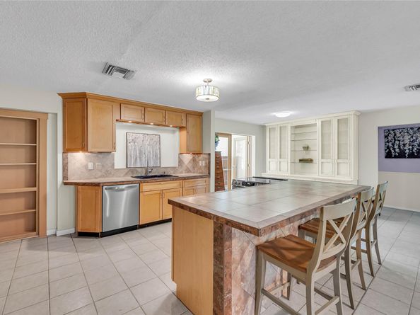 6202 NW 70th Ave, Tamarac FL 33321