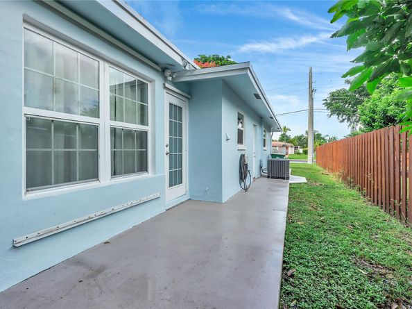 6202 NW 70th Ave, Tamarac FL 33321