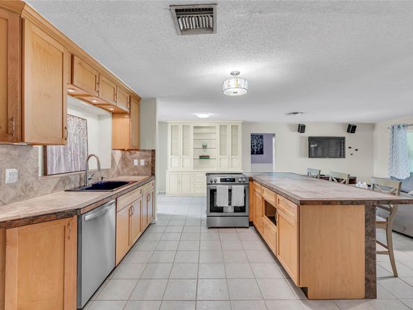 6202 NW 70th Ave, Tamarac FL 33321