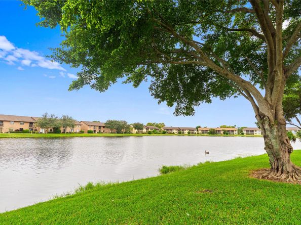 3955 N Nob Hill Rd 307, Sunrise FL 33351