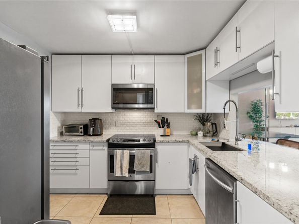 3955 N Nob Hill Rd 307, Sunrise FL 33351