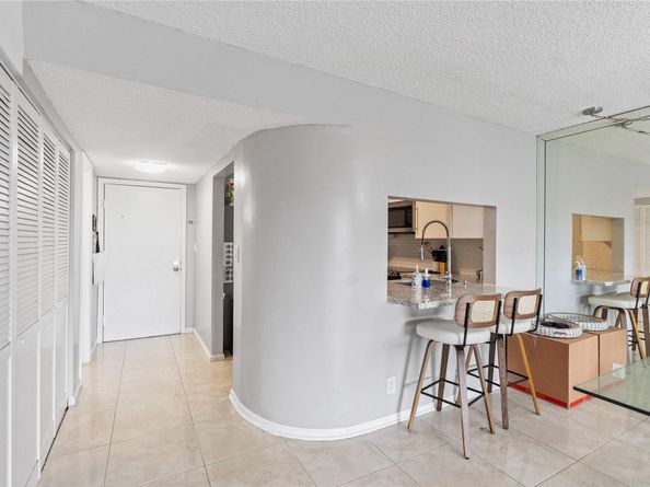 3955 N Nob Hill Rd 307, Sunrise FL 33351