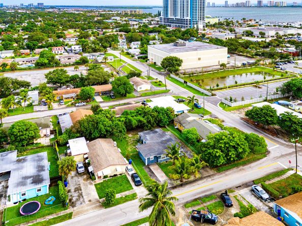 112 W 34th Street, Riviera Beach FL 33404