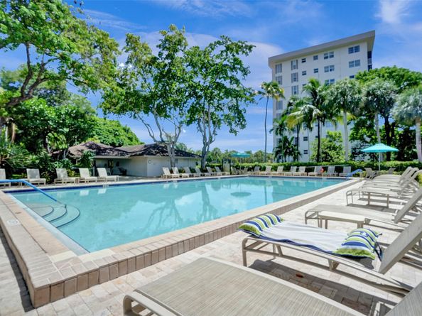 3250 N Palm Aire Dr 607, Pompano Beach FL 33069