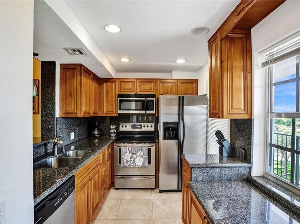 3250 N Palm Aire Dr 607, Pompano Beach FL 33069
