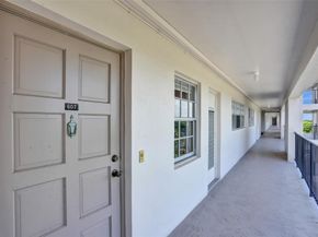 3250 N Palm Aire Dr 607, Pompano Beach FL 33069