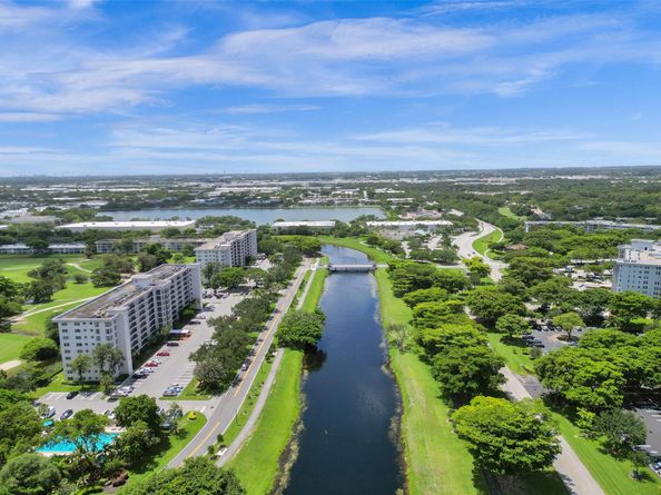 3250 N Palm Aire Dr 607, Pompano Beach FL 33069