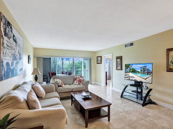 3250 N Palm Aire Dr 607, Pompano Beach FL 33069