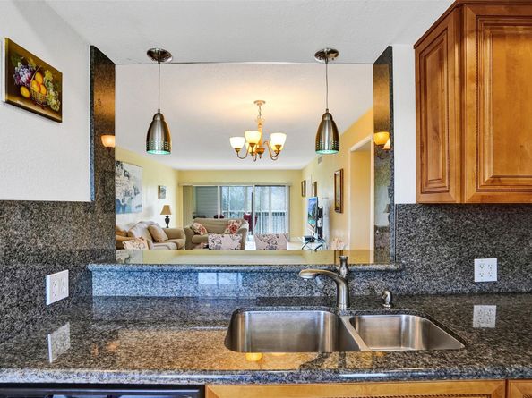 3250 N Palm Aire Dr 607, Pompano Beach FL 33069