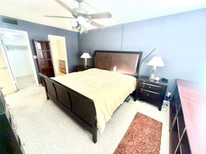 427 Golden Isles Dr 14B, Hallandale Beach FL 33009