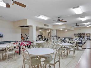 427 Golden Isles Dr 14B, Hallandale Beach FL 33009