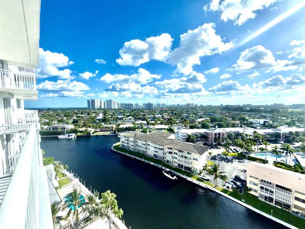 427 Golden Isles Dr 14B, Hallandale Beach FL 33009