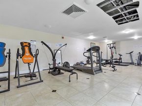 427 Golden Isles Dr 14B, Hallandale Beach FL 33009