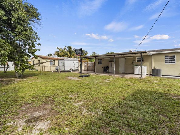 1400 N 70th Avenue, Hollywood FL 33024