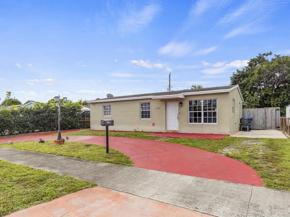 1400 N 70th Avenue, Hollywood FL 33024