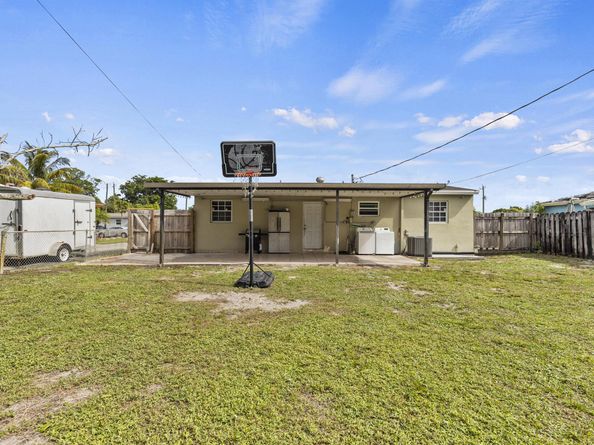 1400 N 70th Avenue, Hollywood FL 33024