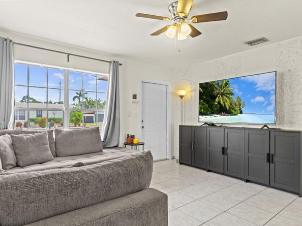 1400 N 70th Avenue, Hollywood FL 33024