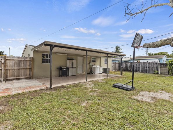 1400 N 70th Avenue, Hollywood FL 33024