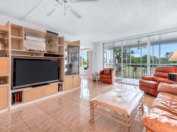 2951 S Palm Aire Dr 202, Pompano Beach FL 33069