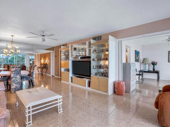 2951 S Palm Aire Dr 202, Pompano Beach FL 33069