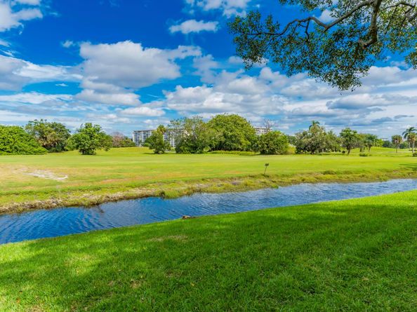 2951 S Palm Aire Dr 202, Pompano Beach FL 33069