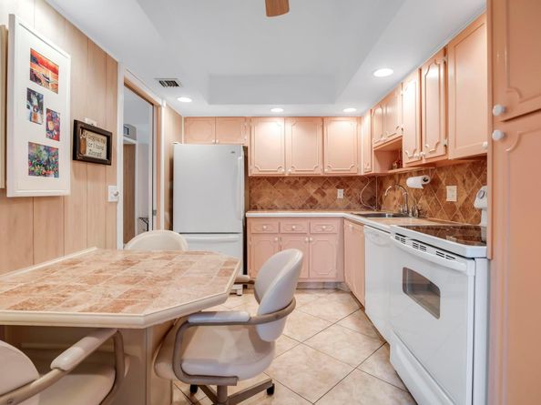 2951 S Palm Aire Dr 202, Pompano Beach FL 33069