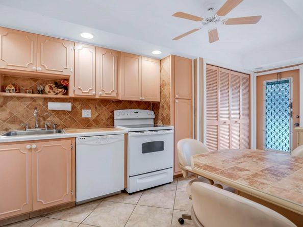 2951 S Palm Aire Dr 202, Pompano Beach FL 33069