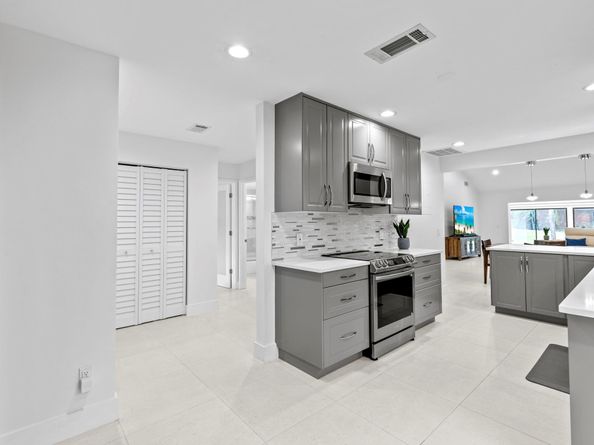 8020 Eastlake Drive # 11a, Boca Raton FL 33433