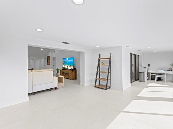 8020 Eastlake Drive # 11a, Boca Raton FL 33433