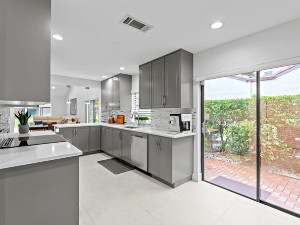 8020 Eastlake Drive # 11a, Boca Raton FL 33433