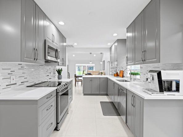 8020 Eastlake Drive # 11a, Boca Raton FL 33433