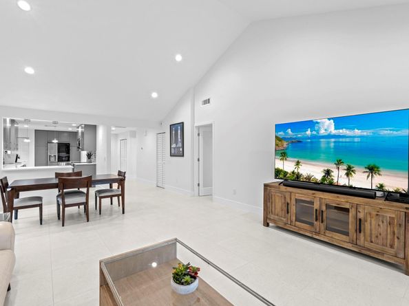 8020 Eastlake Drive # 11a, Boca Raton FL 33433