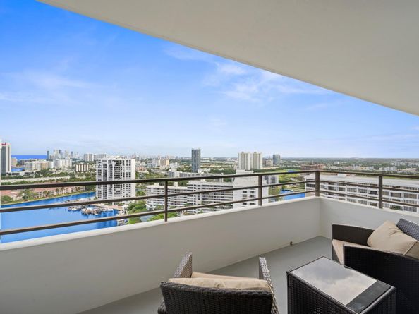 2500 Parkview Dr 2516, Hallandale Beach FL 33009