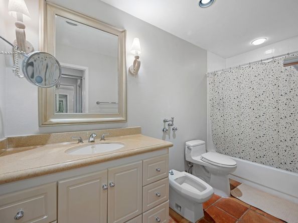 2500 Parkview Dr 2516, Hallandale Beach FL 33009