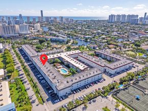 581 Blue Heron Dr 317B, Hallandale Beach FL 33009