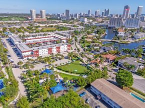 581 Blue Heron Dr 317B, Hallandale Beach FL 33009