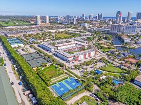 581 Blue Heron Dr 317B, Hallandale Beach FL 33009