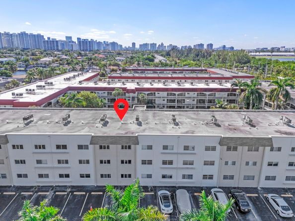 581 Blue Heron Dr 317B, Hallandale Beach FL 33009