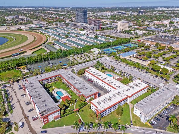 581 Blue Heron Dr 317B, Hallandale Beach FL 33009