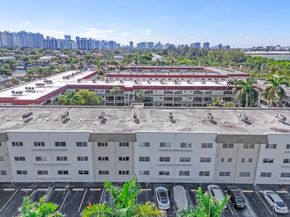 581 Blue Heron Dr 317B, Hallandale Beach FL 33009