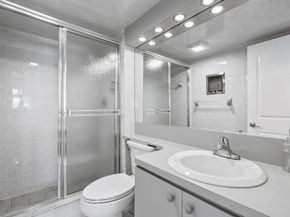 581 Blue Heron Dr 317B, Hallandale Beach FL 33009