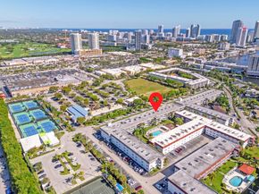 581 Blue Heron Dr 317B, Hallandale Beach FL 33009