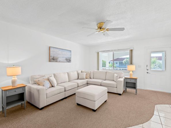 581 Blue Heron Dr 317B, Hallandale Beach FL 33009