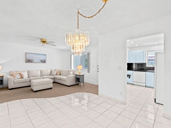 581 Blue Heron Dr 317B, Hallandale Beach FL 33009