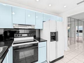 581 Blue Heron Dr 317B, Hallandale Beach FL 33009